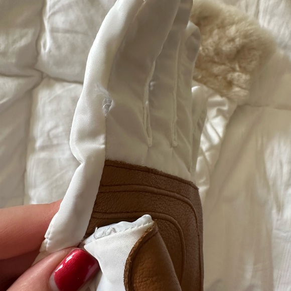 UGG AUSTRALIA GLOVES - Picture 4 of 6